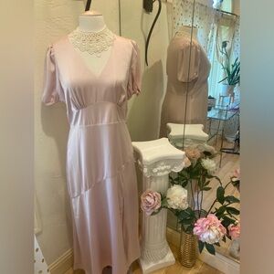 Express NWT L satin blush midi dress w/ puff sleeves